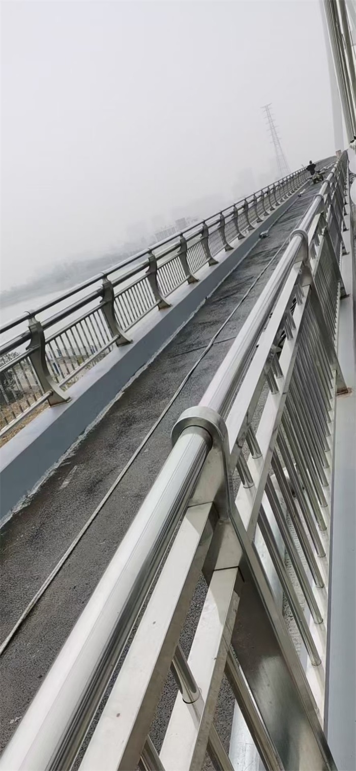 不銹鋼護(hù)欄 不銹鋼護(hù)欄